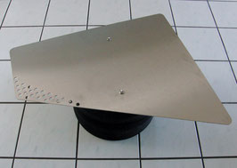 "Flieger"-Beistell-Tisch aus Flugzeugreifen und Edelstahltischplatte in Flügelform