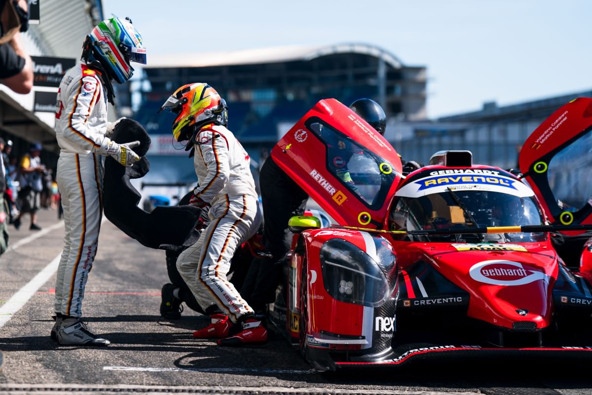 Racing Slick Garten-Beistelltisch, Moments , Motorsportgeschenk